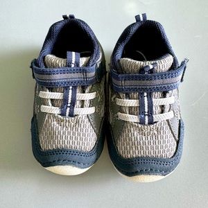 STRIDE RITE | SOFT MOTION kylo sneaker Size 5 Wide in Navy/gray